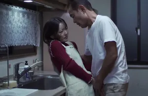 Gã chồng đi làm vợ ở nhà bị gã chủ tịch khu phố đến nhà cưỡng bức