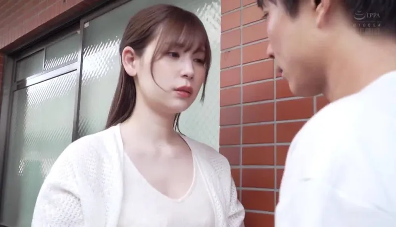 Gã chồng tẻ nhạt, cô vợ nhận ra cậu thanh niên nhà bên tốt hơn