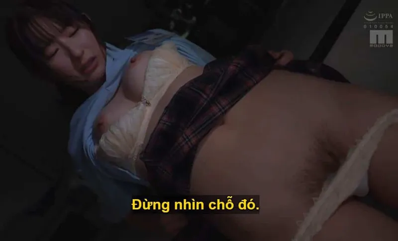 Người sếp lập mưu "trả đũa" cô nhân viên dưới quyền kiêu căng lười nhác, suốt ngày chỉ mải mê tán gẫu với người yêu.
